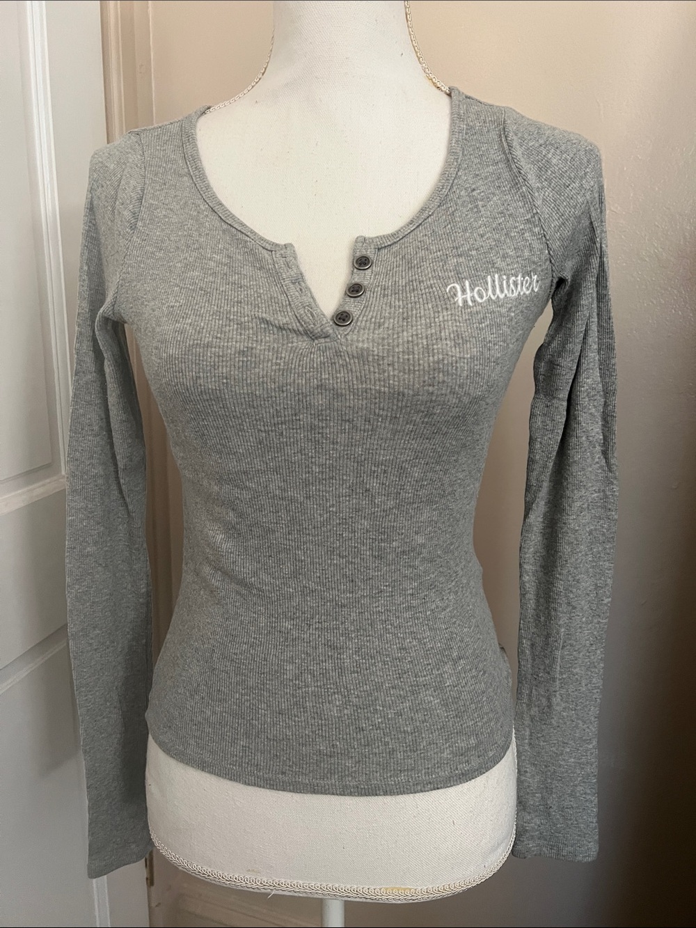 Hollister Gray Ribbed Long-Sleeve Henley Top